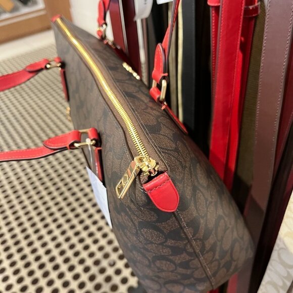 Coach Gallery Tote In Signature Canvas - Picture 5 of 11